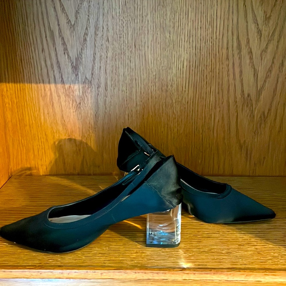 Gorgeous Zara pump with a chunky clear heel.